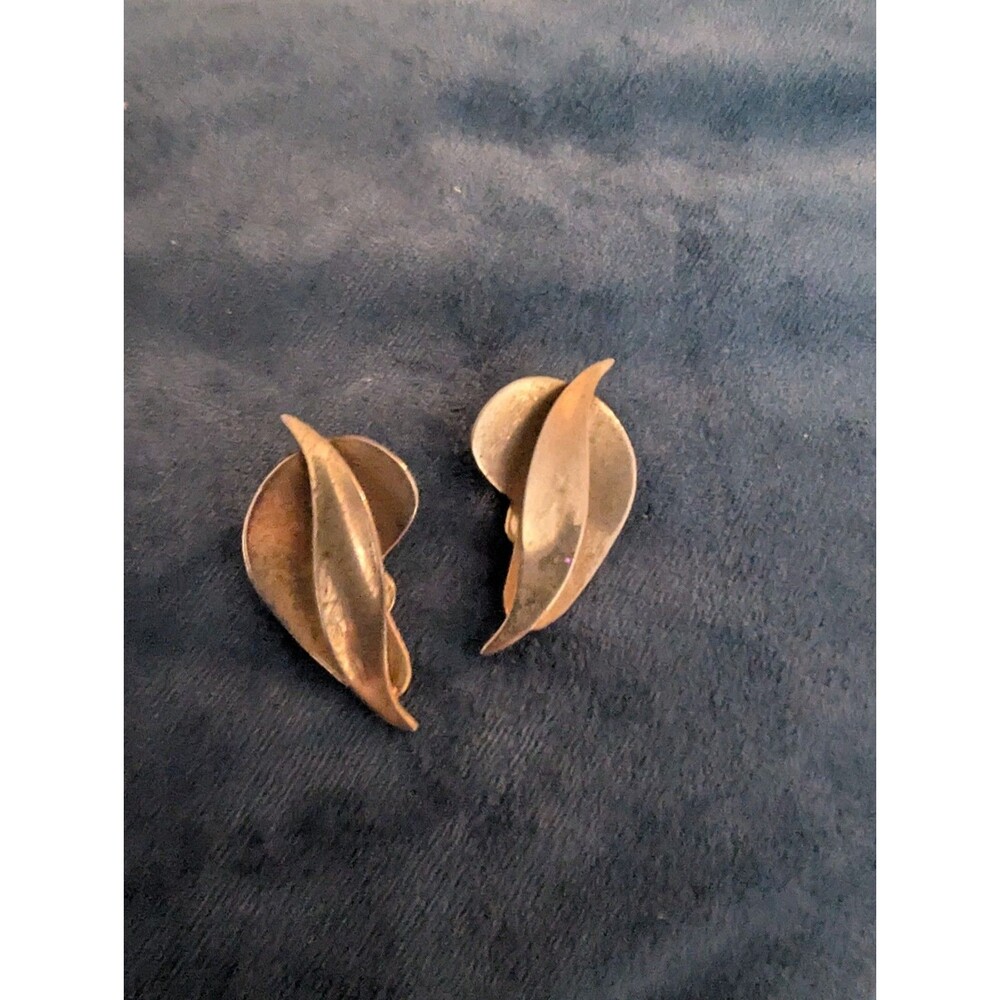Vintage Gold Tone Modernist Leaf Clip On Earrings Abstract Wing Sculptural 60s